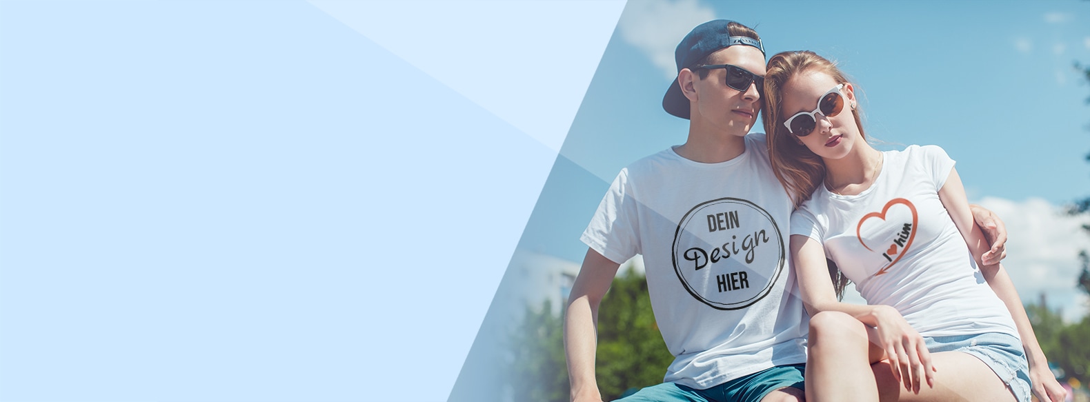 Junges Paar hat T-Shirt selbst gestalten