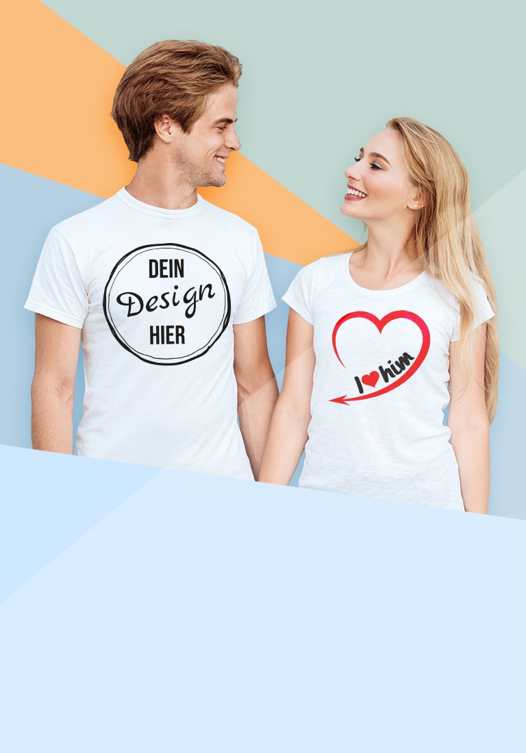 Junges Paar in T-Shirt mit eigenen Motiven